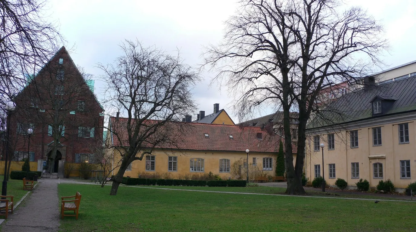 Kronhuset en de Kronhusbodarna in Göteborg, oude bakstenen en houten panden rond een geplaveide binnenhof
