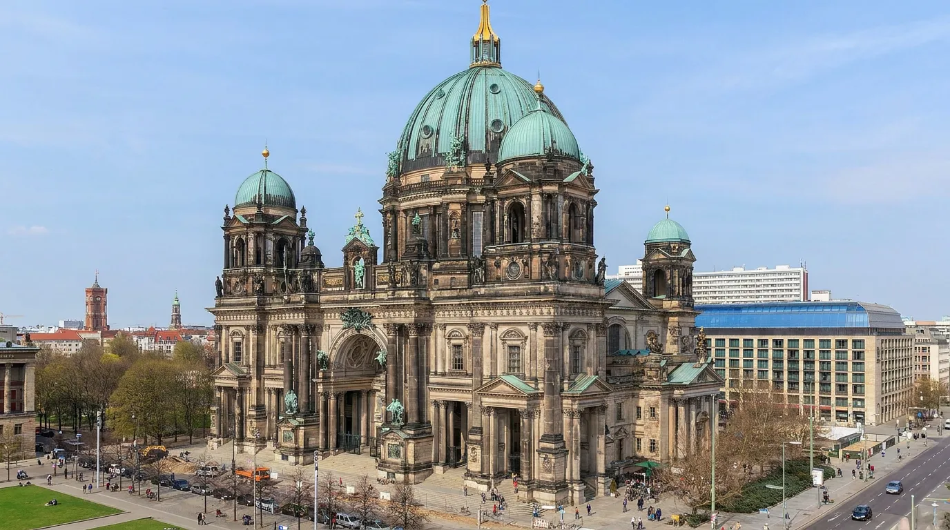 Catedral de Berlín con su gran cúpula sobre la Isla de los Museos