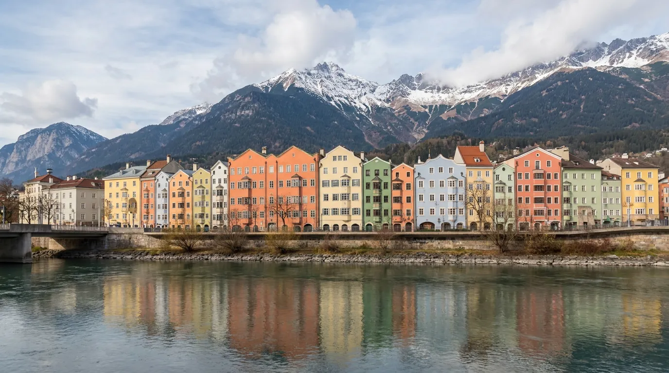 Die bunten Häuser am Inn in Innsbruck vor der Nordkette